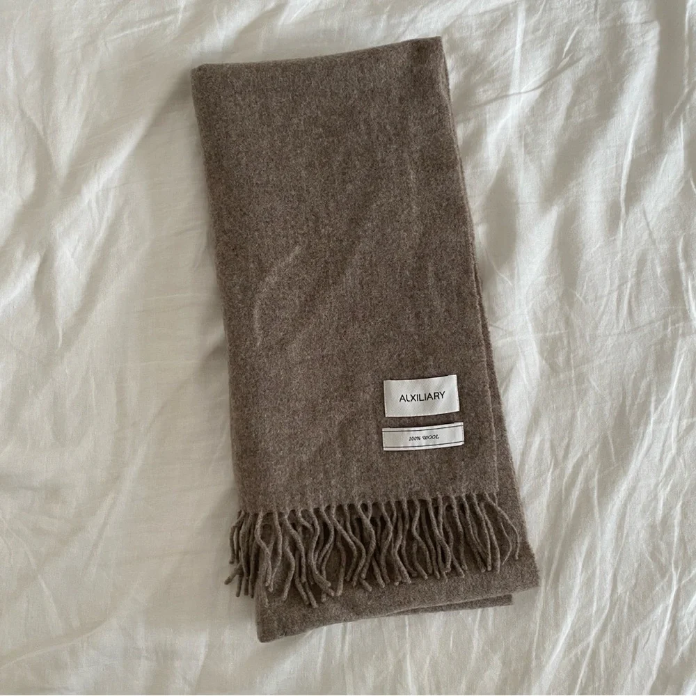 Aritzia auxiliary brown wool scarf - Picture 2 of 6